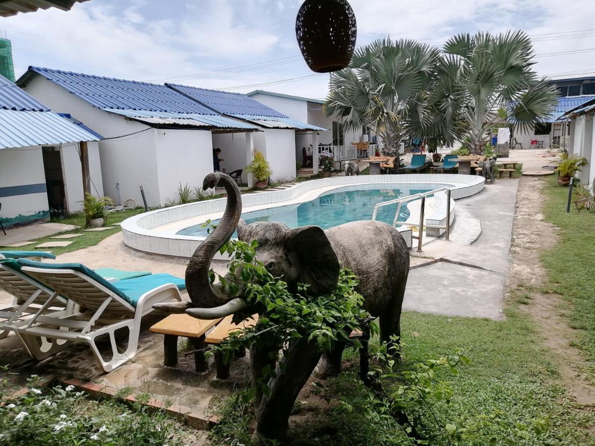Pat Pat Guesthouse シアヌークビル エクステリア 写真
