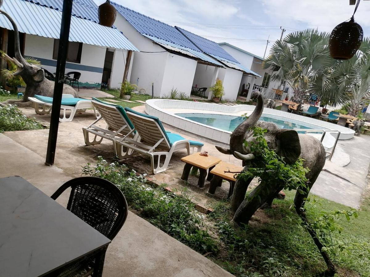 Pat Pat Guesthouse シアヌークビル エクステリア 写真